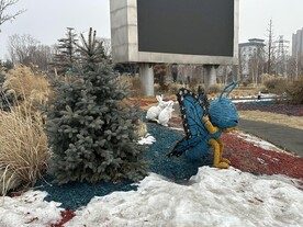 公园里的蝴蝶宝宝塑像