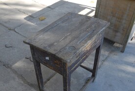 30年前木头课桌 