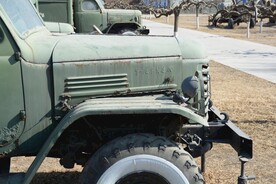 老解放牌汽车前部