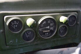 老解放牌汽车仪表盘