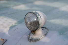 老解放牌汽车前转向灯