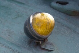 老解放牌汽车前转向灯