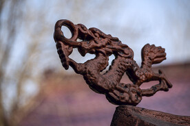 龙形状铁艺装饰