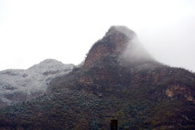 磁家务后山的雪