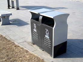 广场垃圾桶