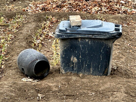 埋农田中的垃圾桶