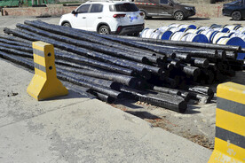 沥青木制电线杆