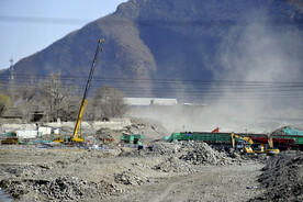 大石河桥梁施工现场