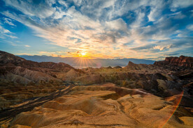 日出日落山脉公园.