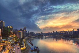 城市湖边夕阳图