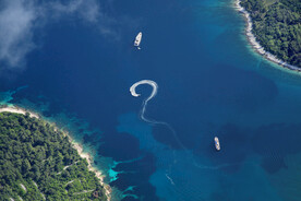 河流风景背景图片