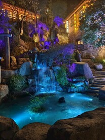 婺源篁岭花溪水街夜景图片