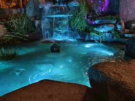 婺源篁岭花溪水街夜景图片