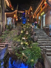 婺源篁岭花溪水街夜景图片