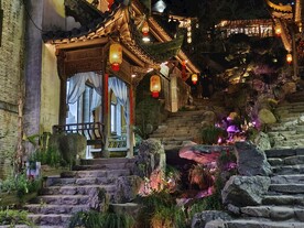 婺源篁岭花溪水街夜景图片