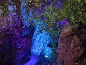 婺源篁岭花溪水街夜景图片