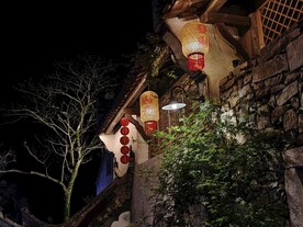 婺源篁岭花溪水街夜景图片