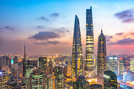 金色摩天大楼夜景