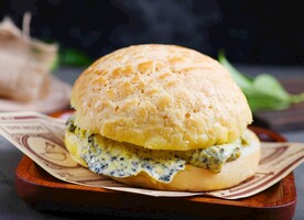 黑松露滑蛋菠萝包