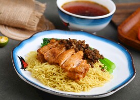 炸酱拼脆皮鸡扒