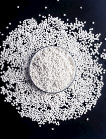 白色塑料色母颗粒图片