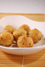 酥炸蚬蚧鲮鱼球