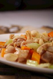 西芹腰果炒百合