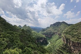马岭河峡谷风景