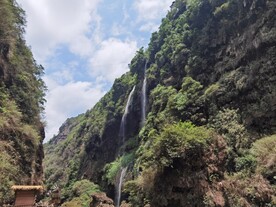 马岭河峡谷淡季瀑布