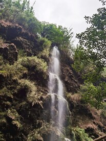 马岭河峡谷的涓涓细流瀑布