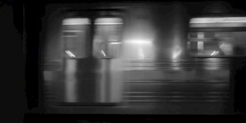 一晃而过的地铁