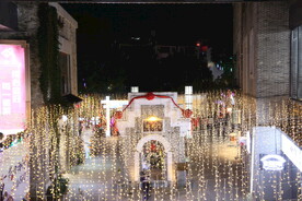 阳朔西街灯光瀑布