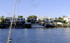 黄金海岸城市海滨风景