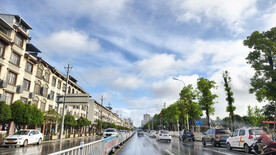 街景建筑街景雨过天晴的街道