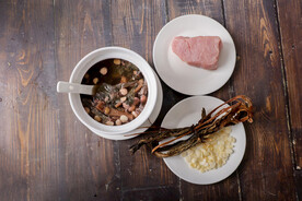 白菜干南北杏仁炖瘦肉