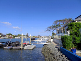 黄金海岸城市海滨风景