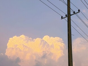 蓝天白云太阳风景