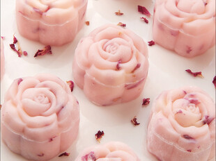 玫瑰乳酪冰皮月饼