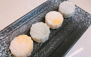 抹茶椰奶冰皮月饼