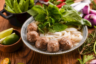 潮汕牛肉丸粿条汤