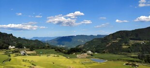  青山绿水    高山风景