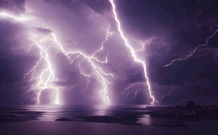 闪电雷电灾难现场素材图片