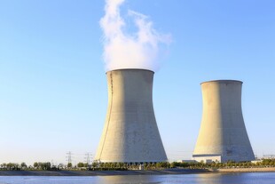 火力发电站燃煤发电厂冷却塔图片