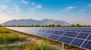 太阳能发电站硅板发电清洁能源