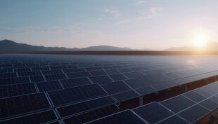 太阳能发电站硅板发电清洁能源