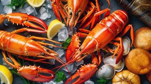 高级食材龙虾柠檬美食