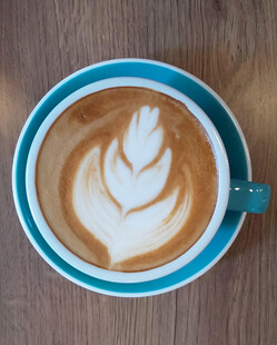 拉花拿铁咖啡