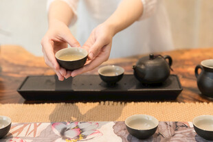 茶文化茶桌倒茶泡茶敬茶