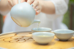 青瓷茶具套装泡茶倒茶