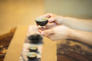 茶文化黑瓷茶杯敬茶